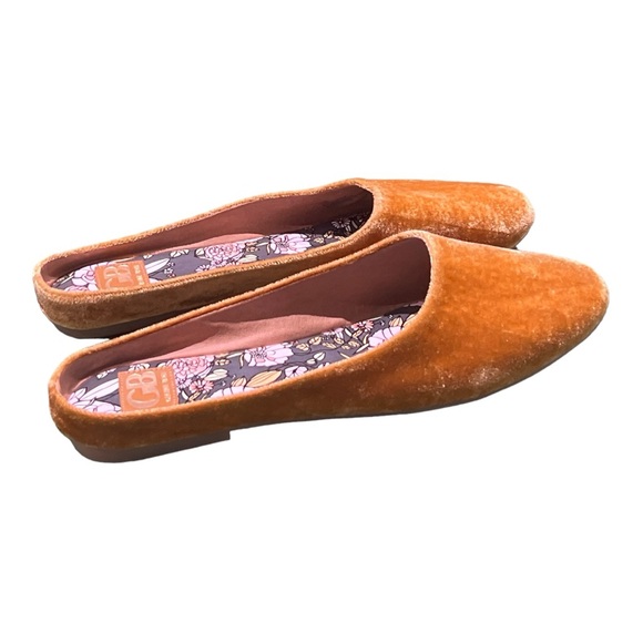 Gianni Bini Slip-On Mules in Mustard Yellow Copper NWOT Size 11. - Picture 4 of 4